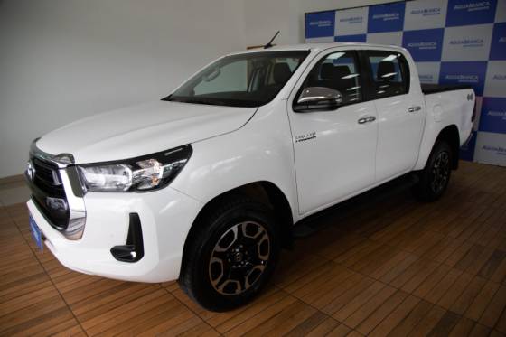 TOYOTA HILUX 2.8 D-4D TURBO DIESEL CD SRV 4X4 AUTOMÁTICO
